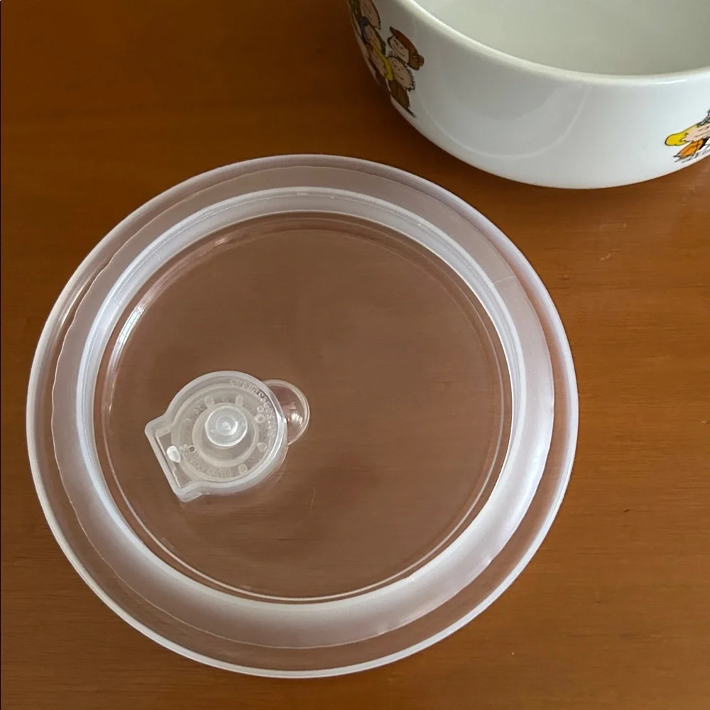 Peanuts Christmas Bowl with Lid